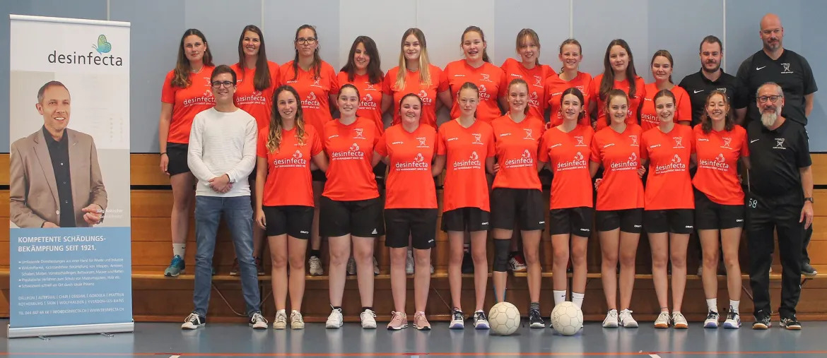 Team KG Madiswil Aarwangen inklusive Trainer und Sponsor der Desinfecta AG. 